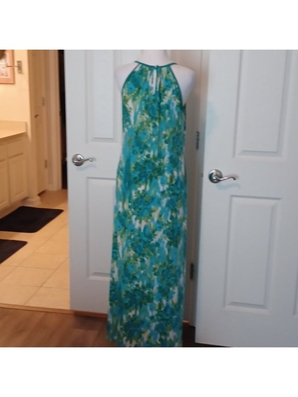 -- Green and White Sleeveless Maxi Dress With Slits On Both Sides Women's Medium - Picture 6 of 11
